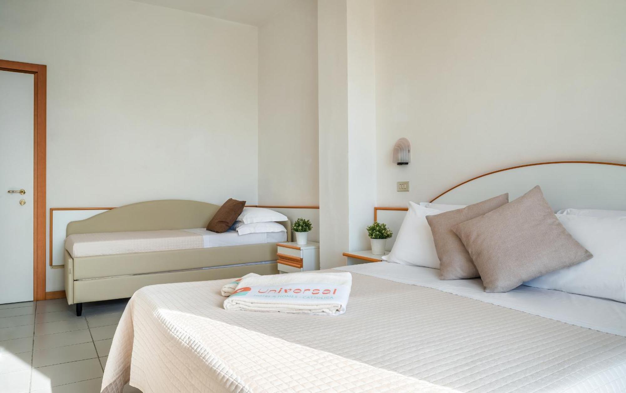 Hotel Universal Cattolica Exterior photo