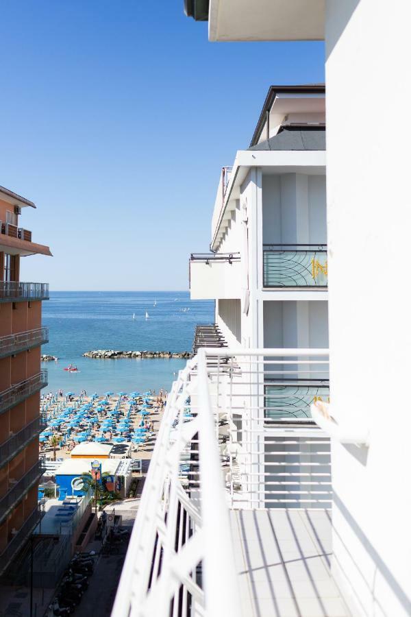 Hotel Universal Cattolica Exterior photo
